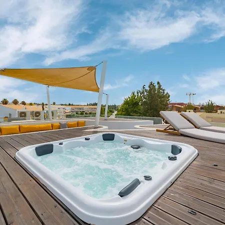 4-bedroom Penthouse With Jacuzzi *